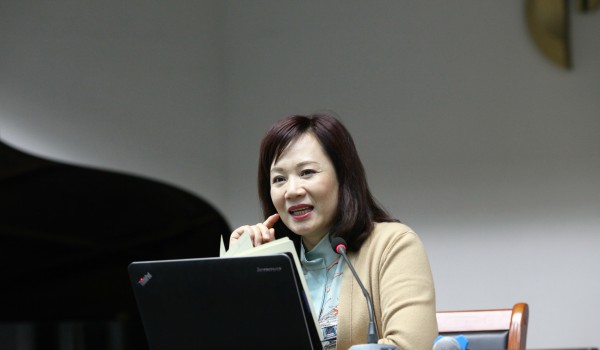 著名女高音歌唱家,国家一级演员罗宁娜回母校讲学